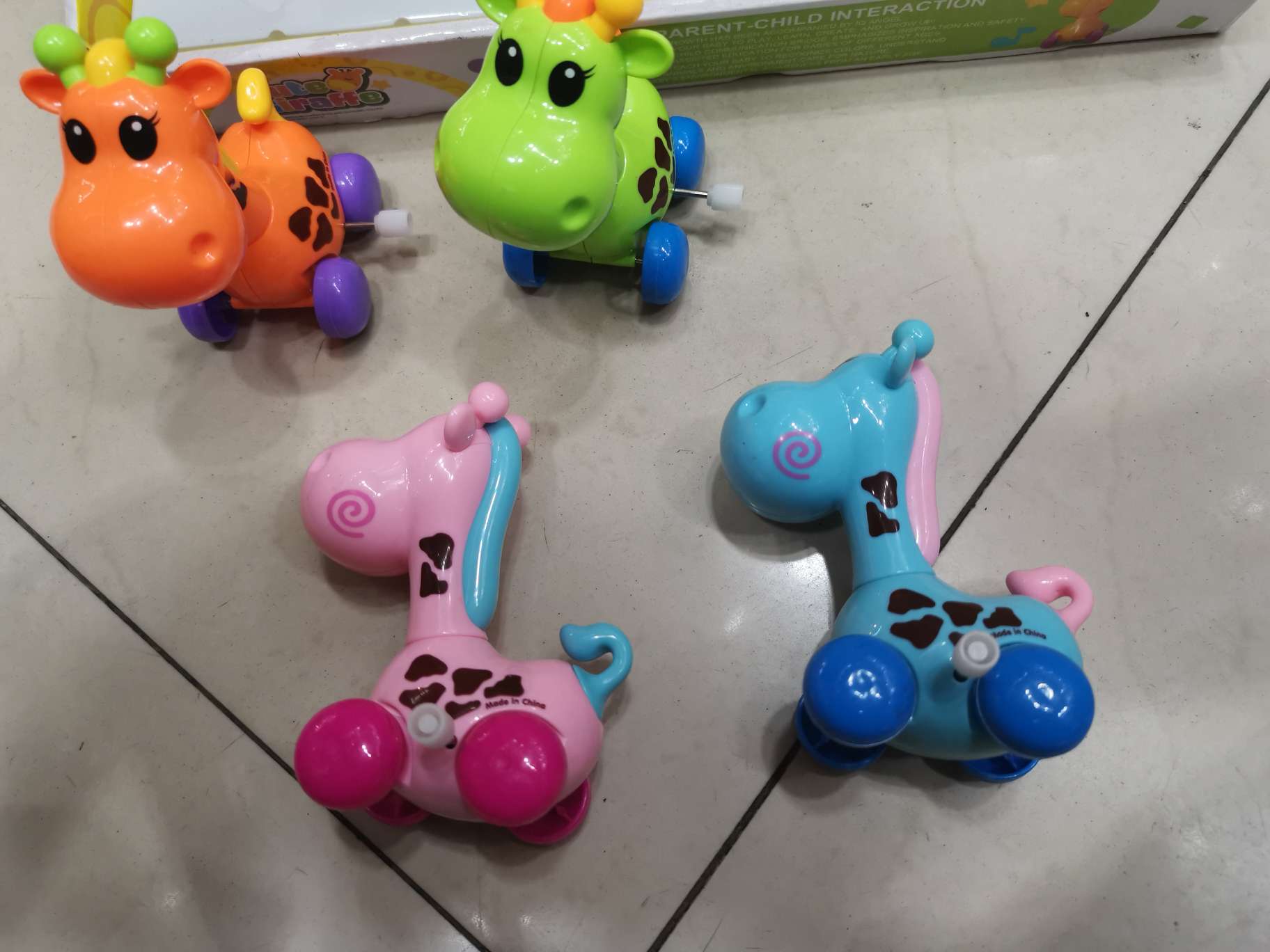 上链会走
玩具白底实物图