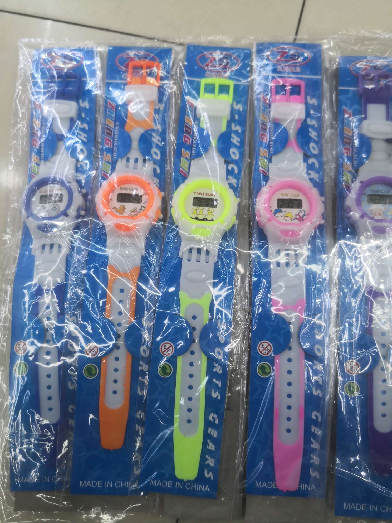 白表彩色儿童女孩计时手表