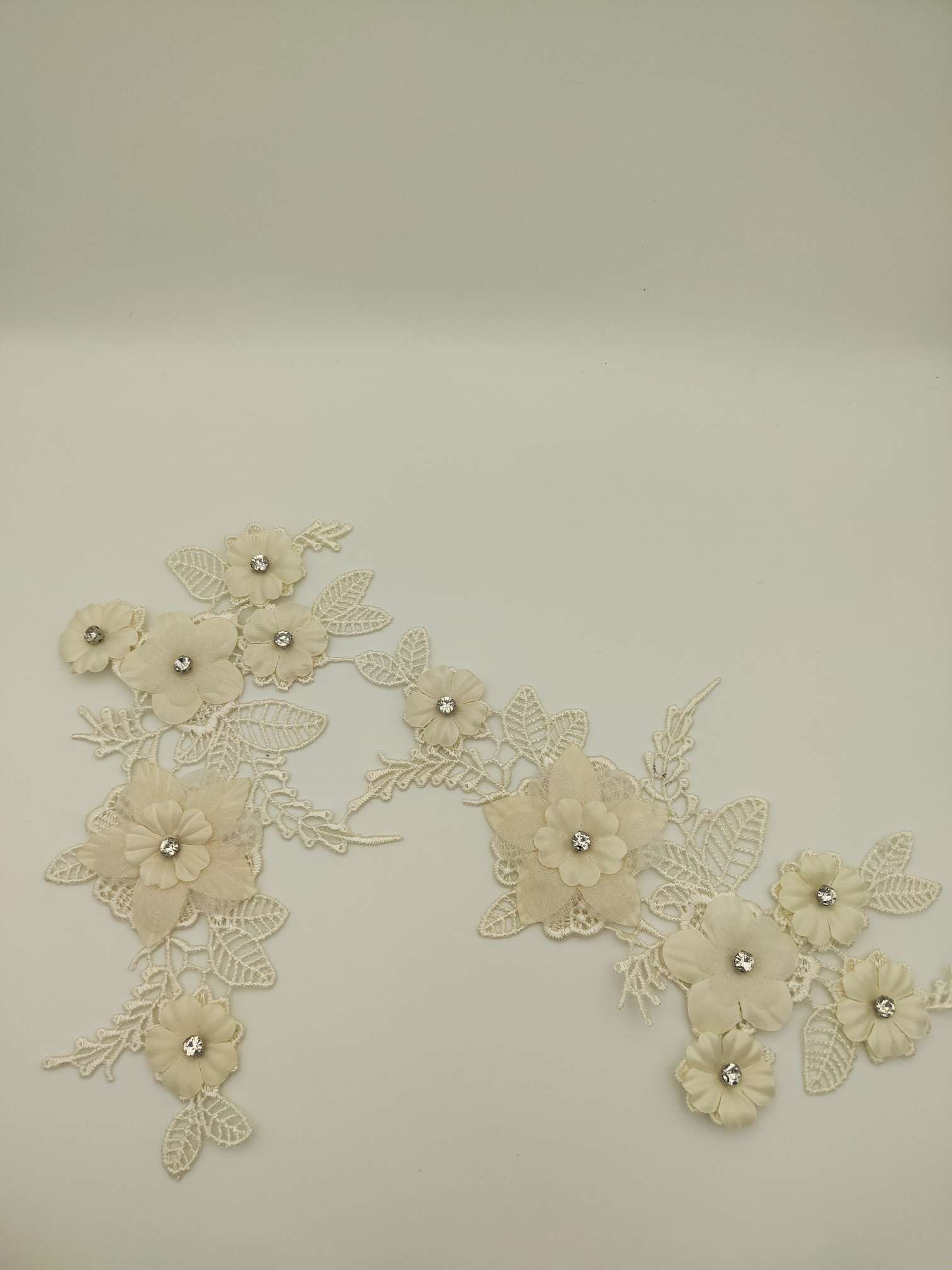 Polyester-polyester double-flower hand-stitched beaded flower clothing accessories, DIY collar flower wedding dress decoration 1-8 Application Scenario