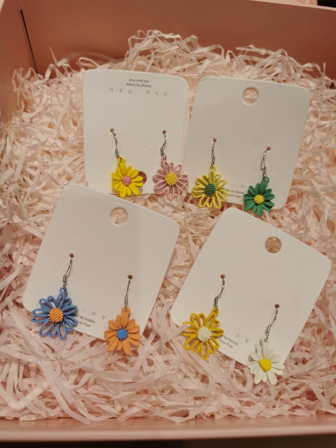 925 silver needle asymmetrical small daisies earrings Korean temperament simple sen department of small fresh AB ear hook ear thumbnail