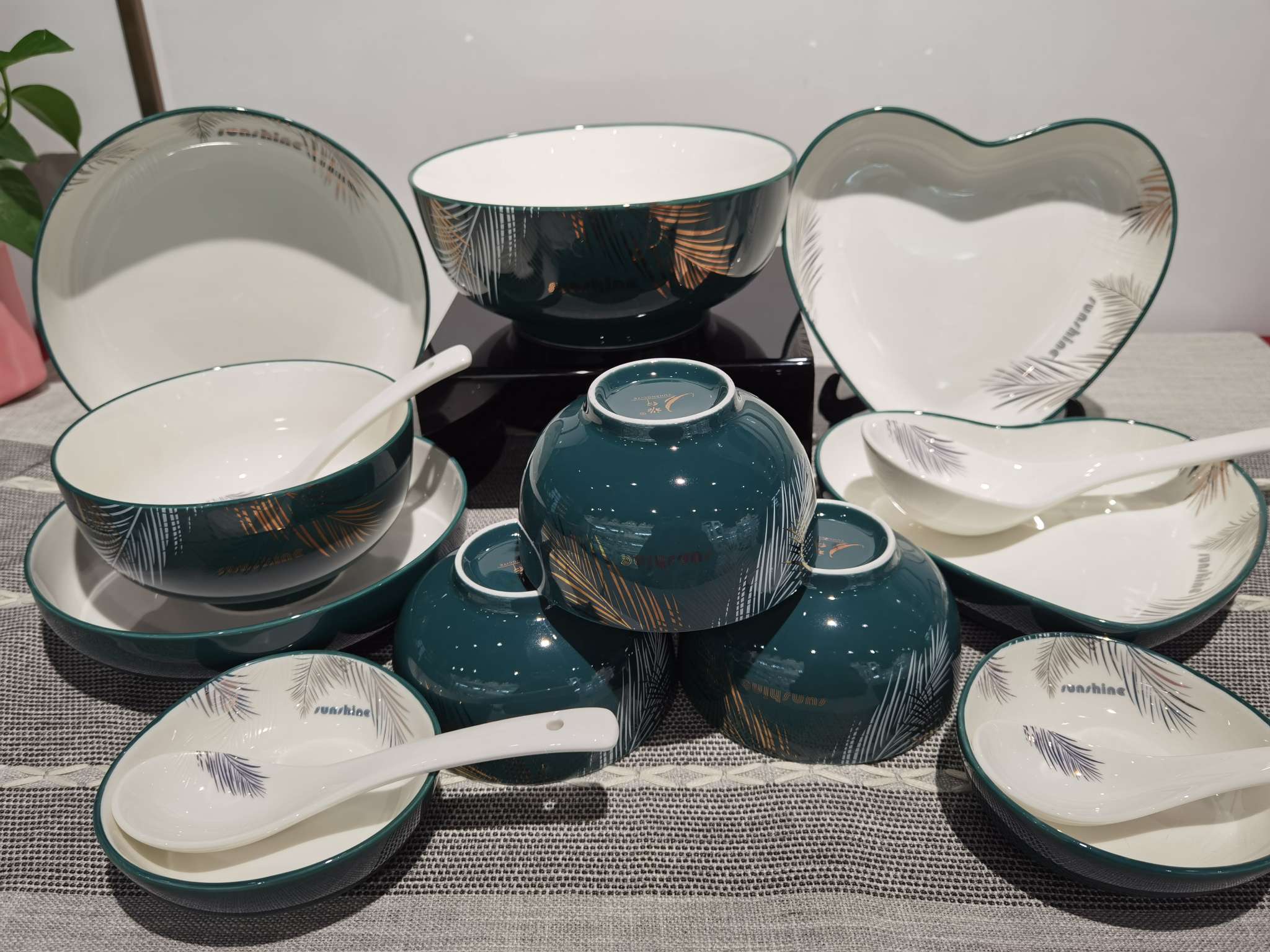 Fashion tableware ins style tableware set of 26 pieces web celebrity hot style small set of dark green tableware thumbnail