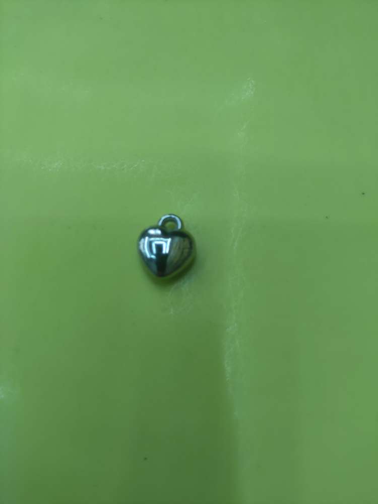 H216 heart, approximately 13MM in length, 11.5MM in width, 2MM in diameter, electroplated white K Specification image