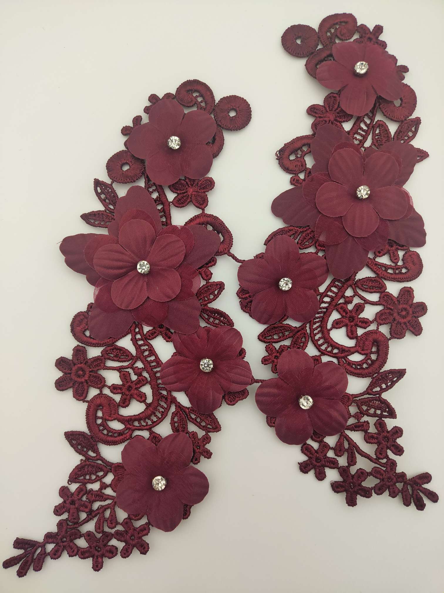 Polyester-polyester double-flower hand-stitched beaded flower clothing accessories, DIY collar flower wedding dress decoration 1-5 Application Scenario