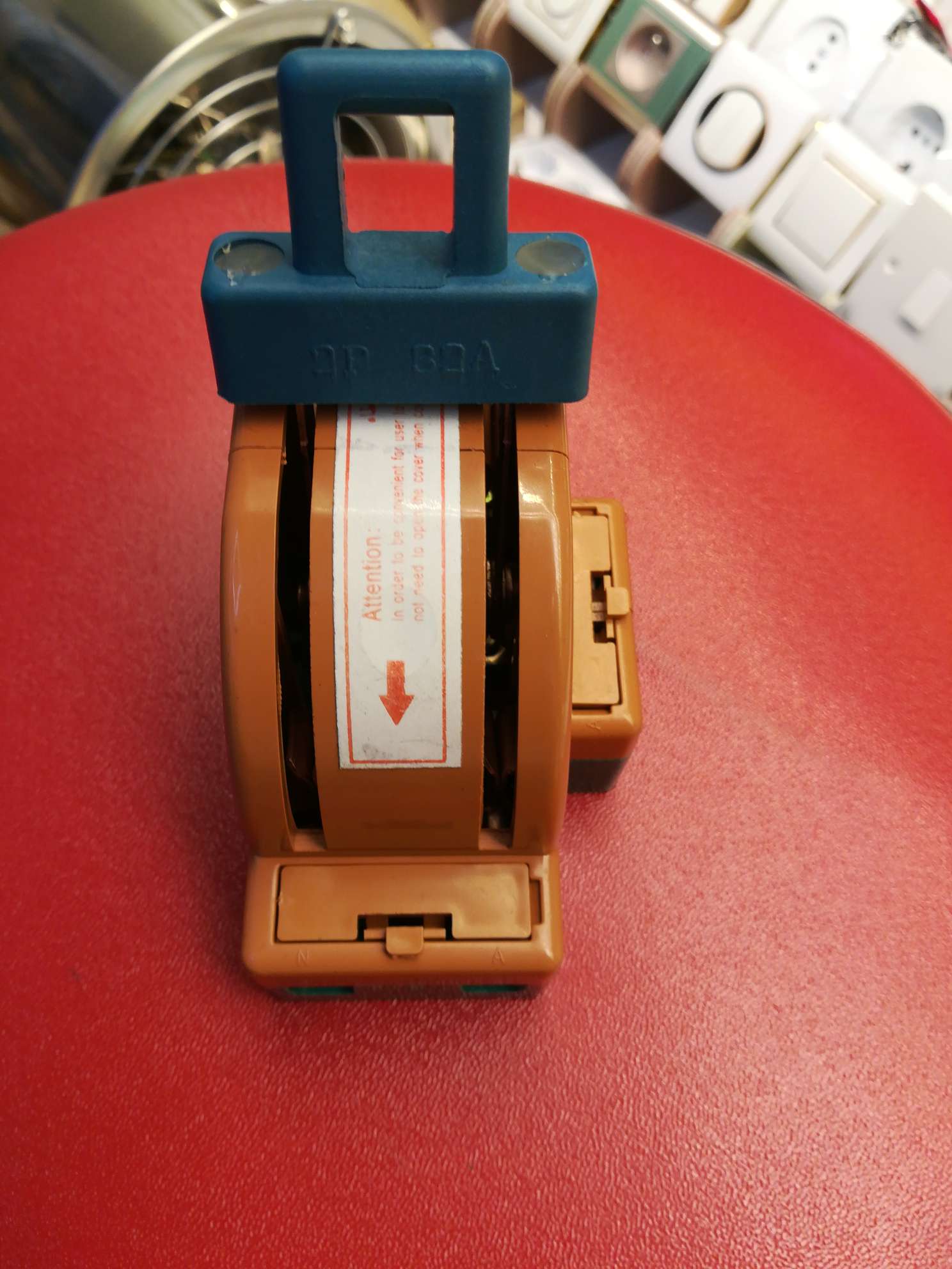 闸刀B款桔色2P32