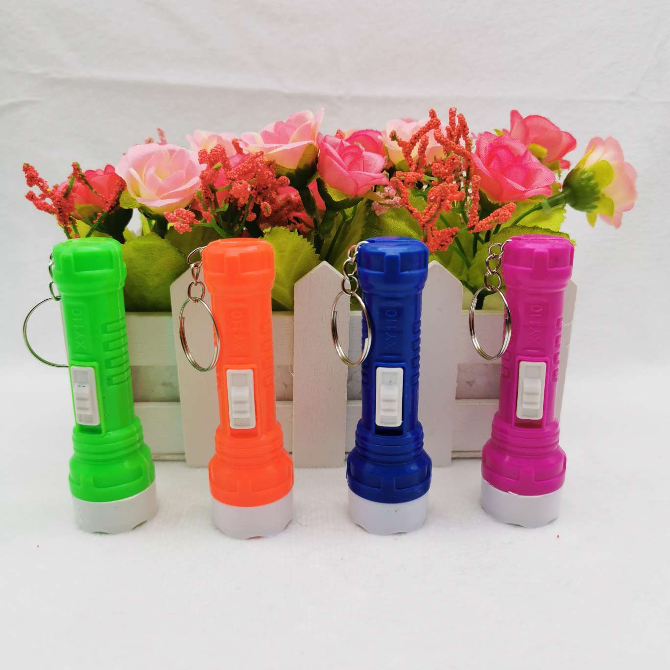 厂家直销塑料家用户外便携式LED手电筒 迷你照明电筒  微商小礼品