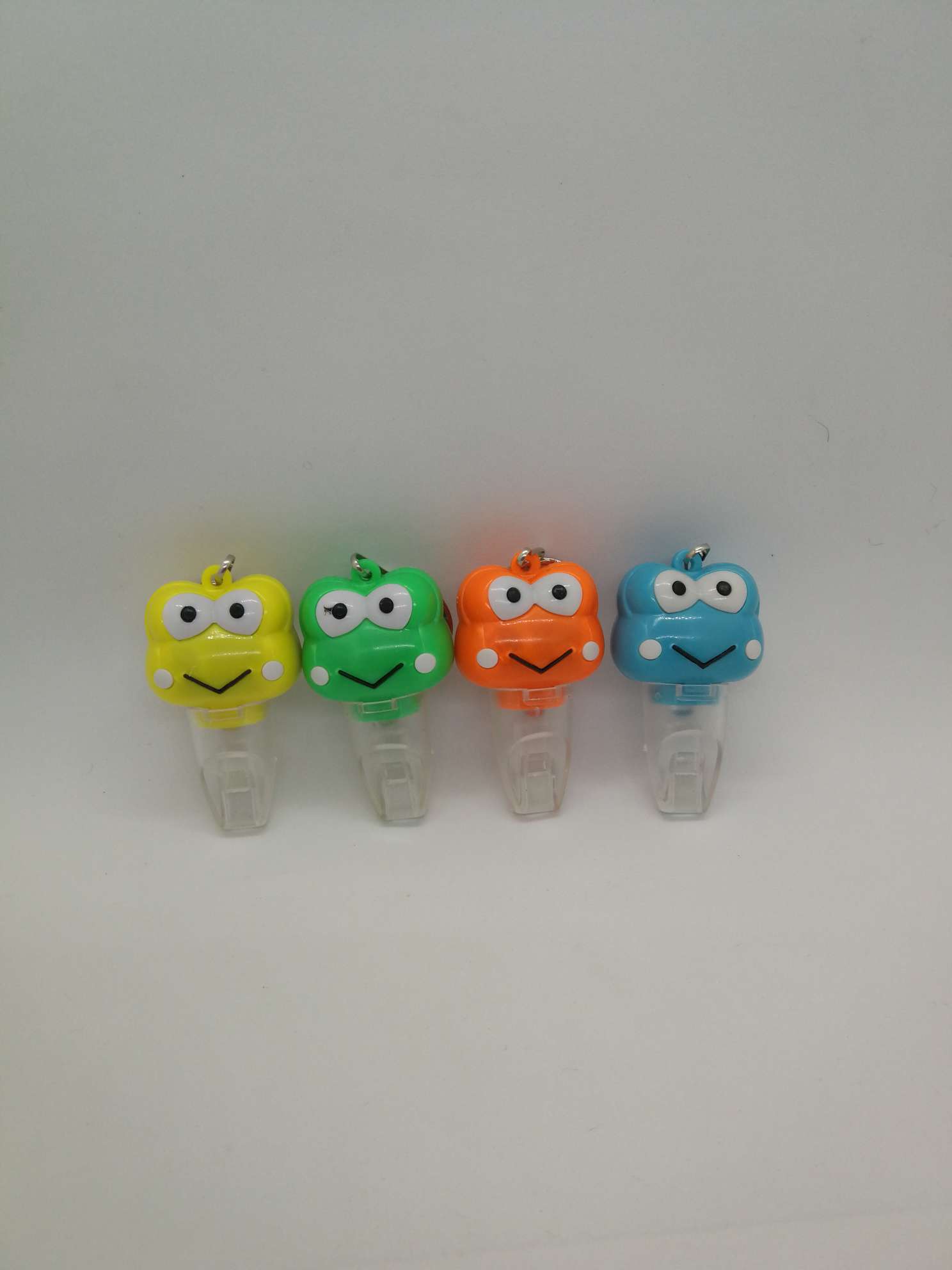 钥匙扣灯/发光口哨/小挂件产品图