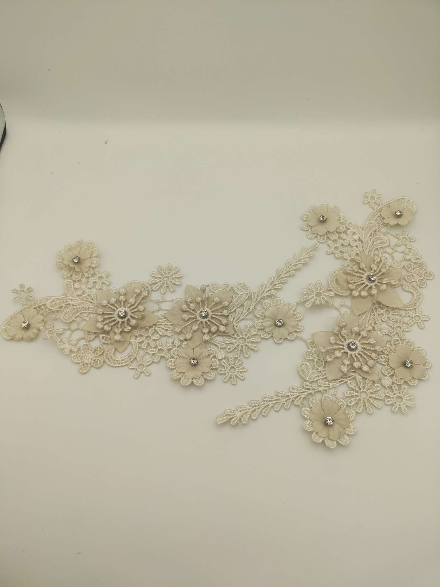 Polyester-polyester double-flower hand-stitched beaded flower clothing accessories, DIY collar flower wedding dress decoration 1-1 Item Picture