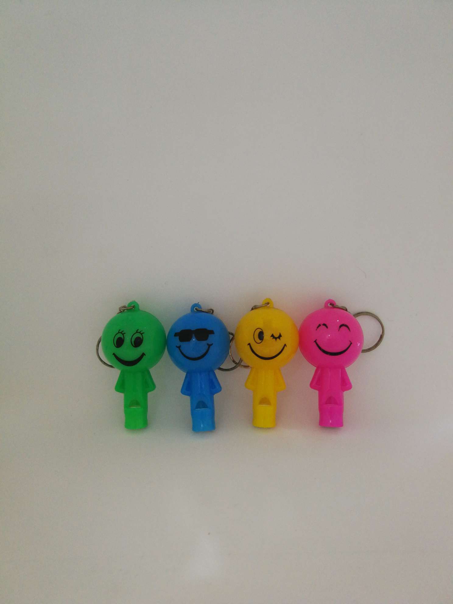 Glowing toys, flashing smiling faces, whistles, hot sales at street stalls, factory direct sales, keychains, lights, small gifts, tall electronic toys. 1