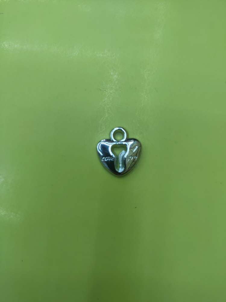 H839, approximately 18MM in length, 16MM in width, 3MM in thickness, 3MM in aperture, electroplated white k Specification image