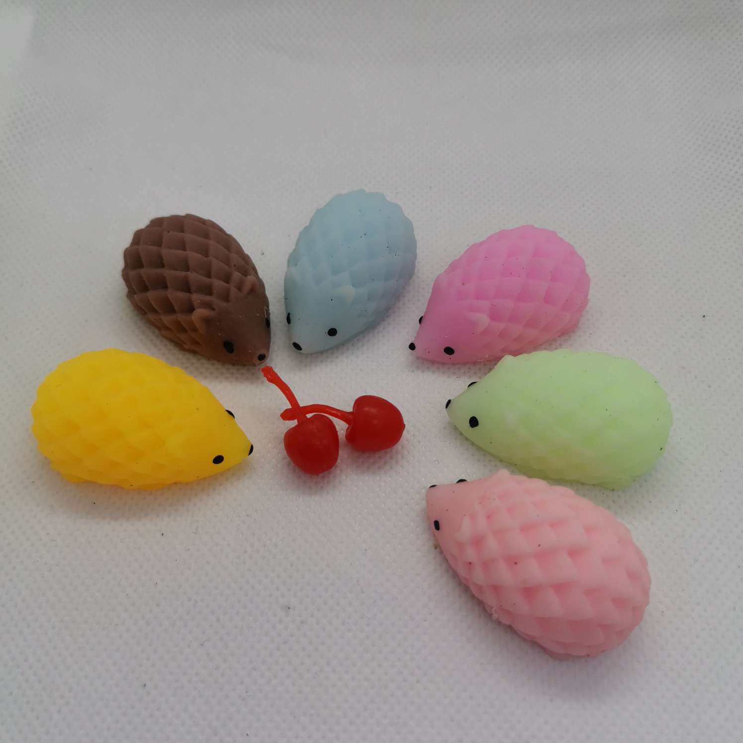 Ground to push the night market hot style pink happy cute pet toy stress relief cute cartoon TPR toy adult stress relief cute little toy hedgehog thumbnail