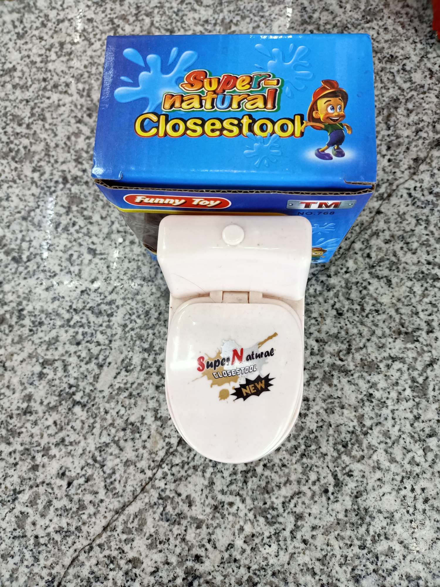 整人喷水马桶产品图