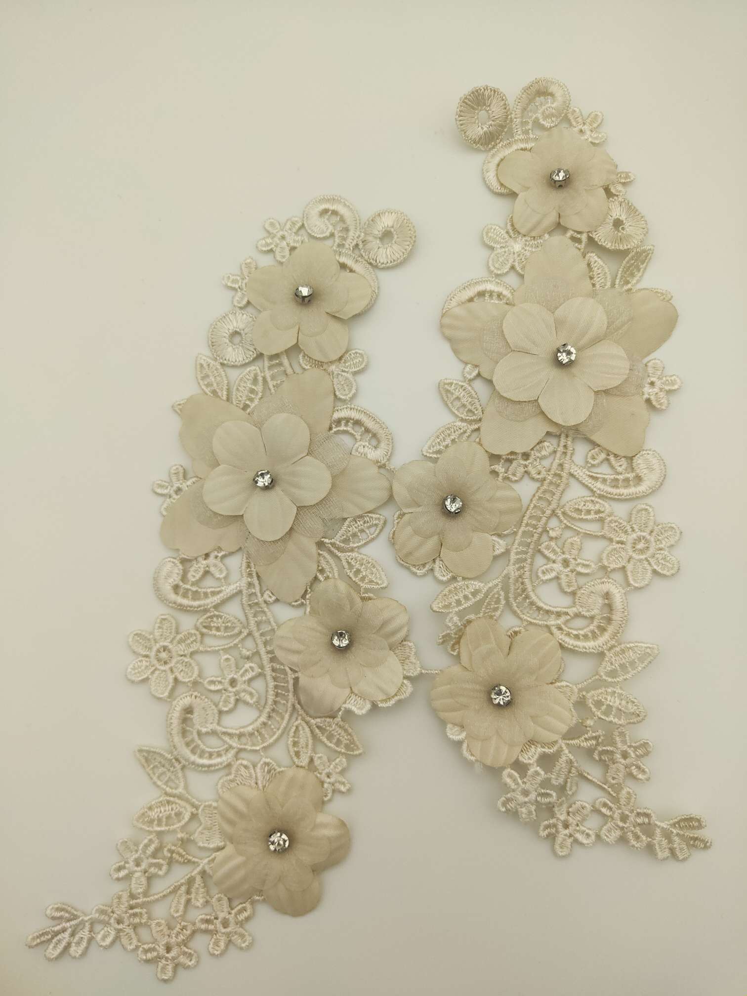Polyester-polyester double-flower hand-stitched beaded flower clothing accessories, DIY collar flower wedding dress decoration 1-6 Item Picture
