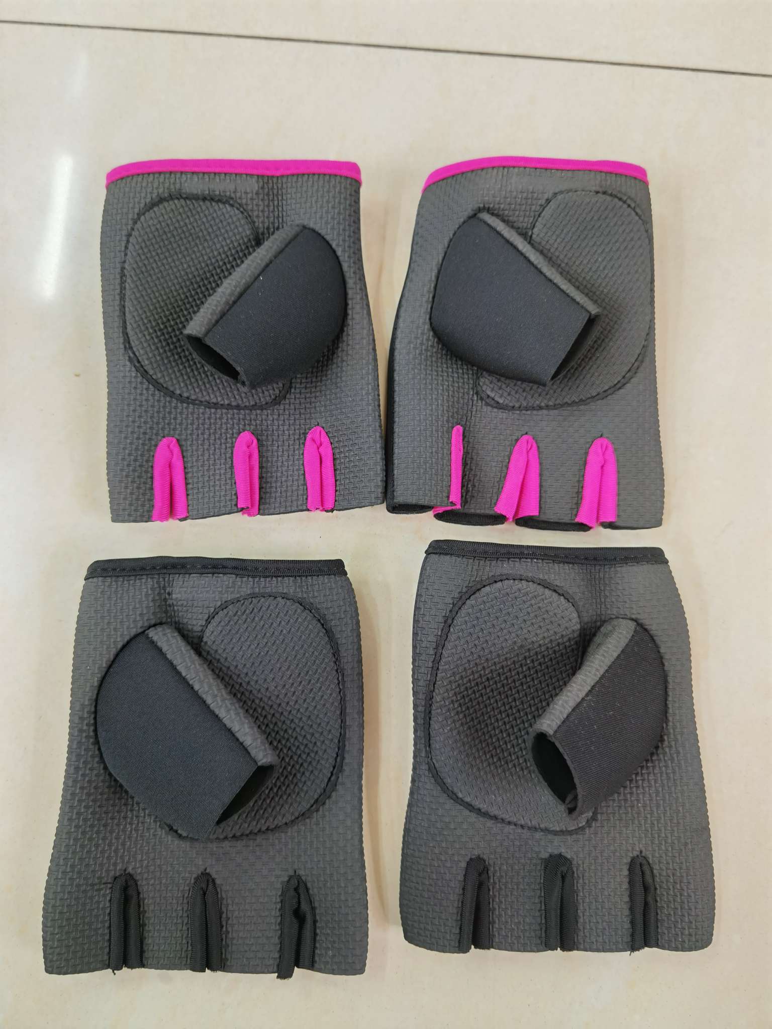 批发这款半指手套在骑车和运动都可以起到保护作用，不含运费。。产品图