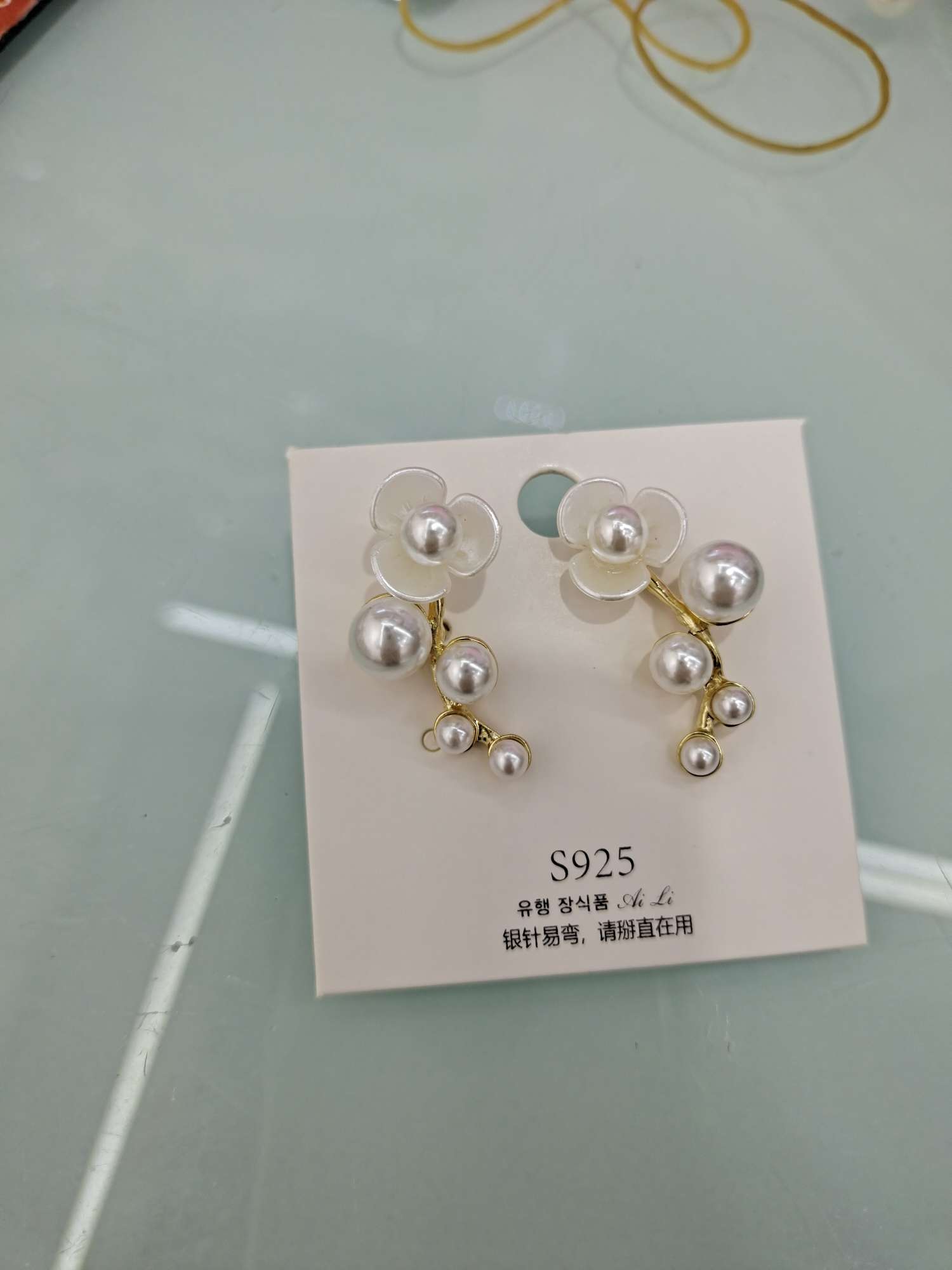 s925银针韩国东大门2020新款早春女饰品 珍珠白色小花朵耳钉耳环苏眉