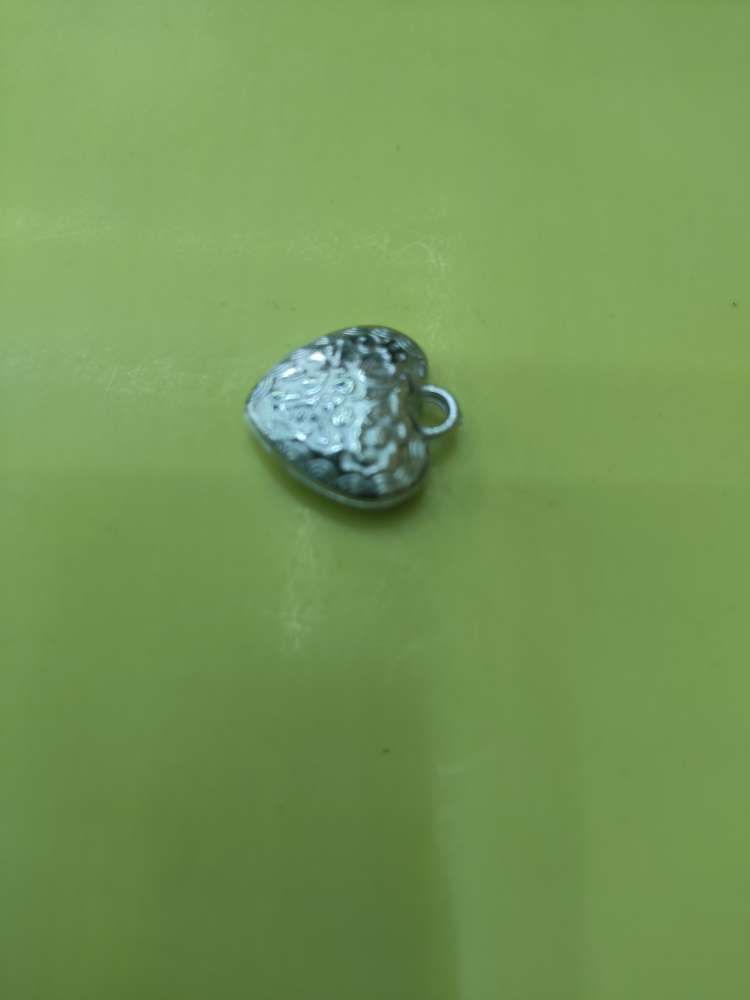 H233 Heart, Approx. 20 Mm Long, 18 Mm Wide, Aperture 3 Mm Plated White K details Picture