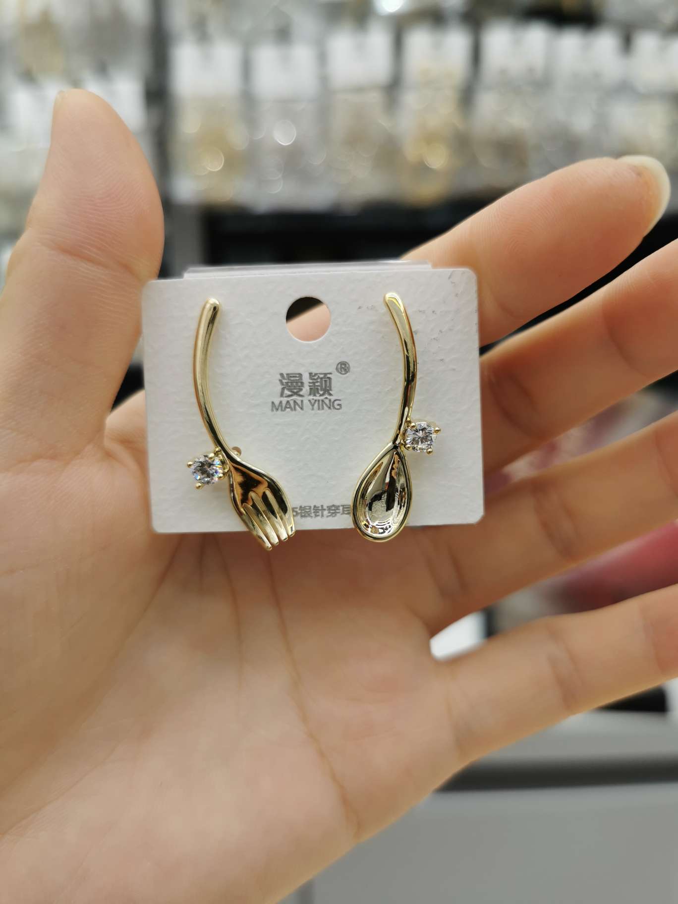 2020 new asymmetrical earrings, trendy accessories, popular accessories, girls' earrings and jewelry