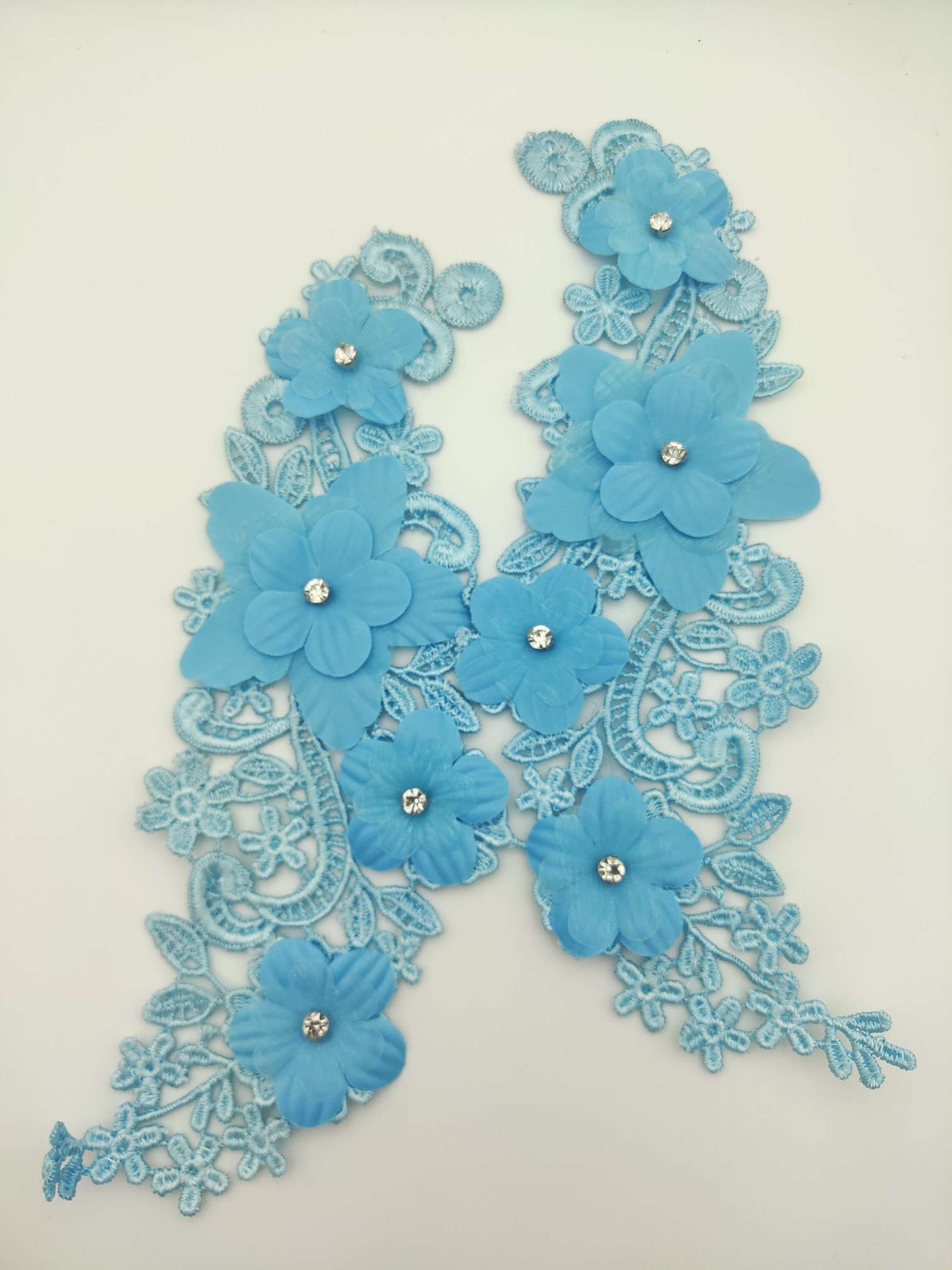 Polyester-polyester double-flower hand-stitched beaded flower clothing accessories, DIY collar flower wedding dress decoration 1-6 Application Scenario