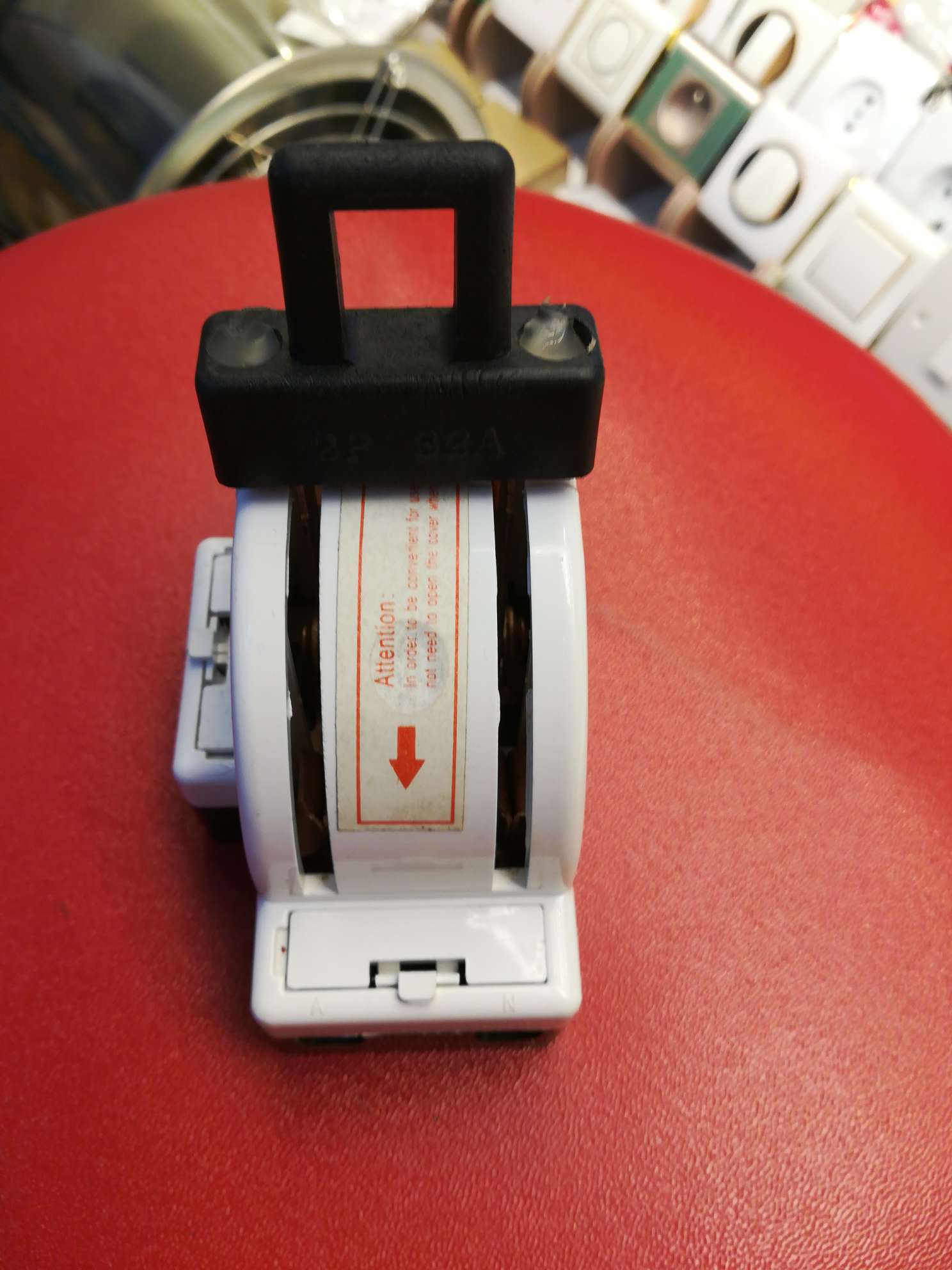 闸刀B款桔色2P32产品图