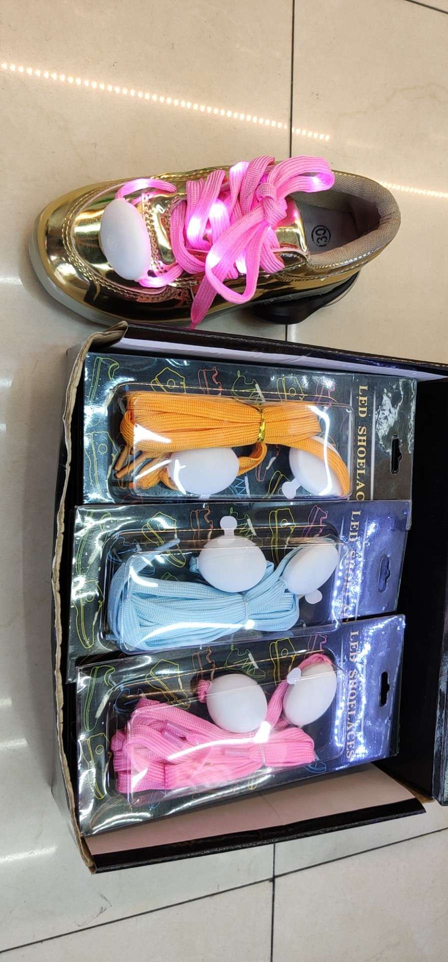发光鞋带娱乐运动聚会白底实物图