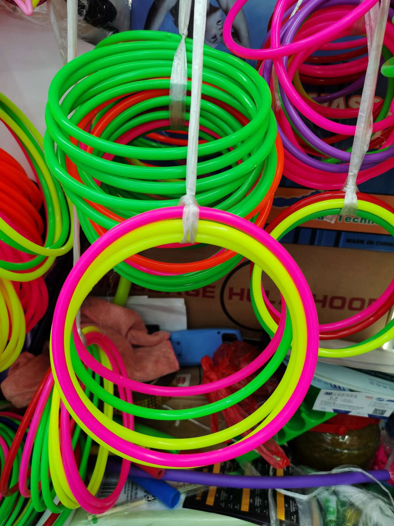 外径17厘米，内径15.6厘米塑料圈