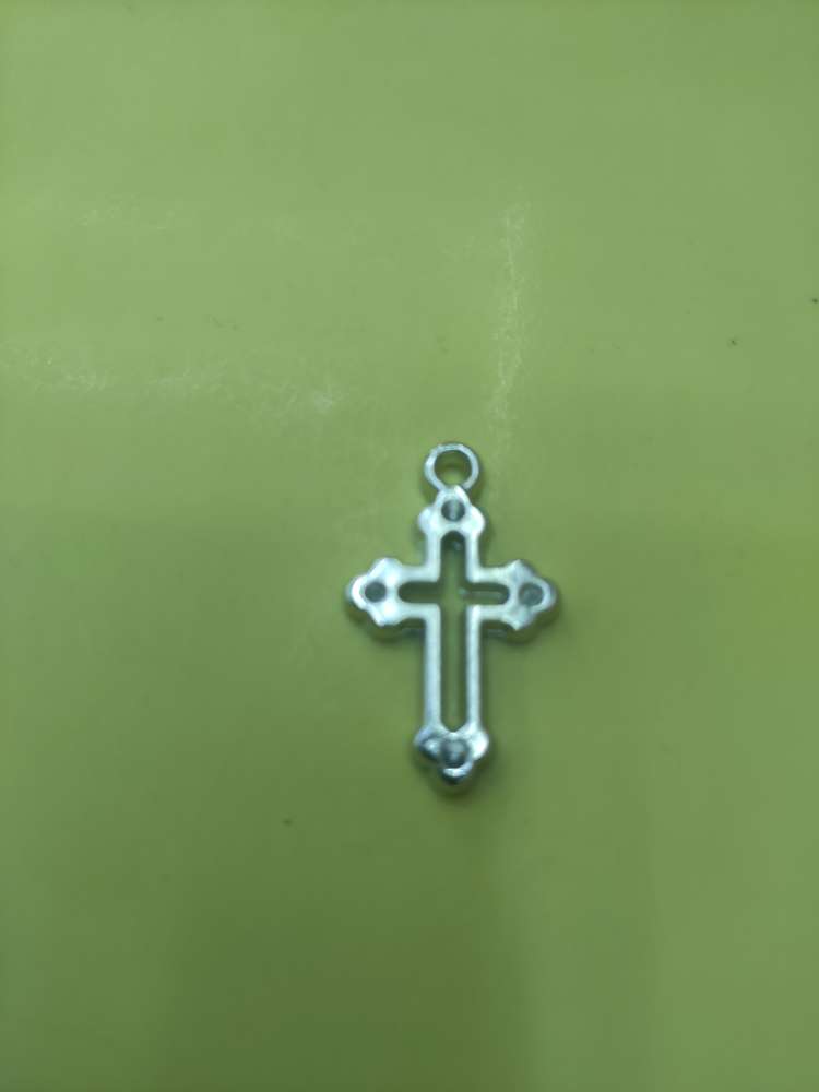 H929 Cross, About 29 Mm Long, 28 Mm Wide, Aperture 2 Mm, Plated White K