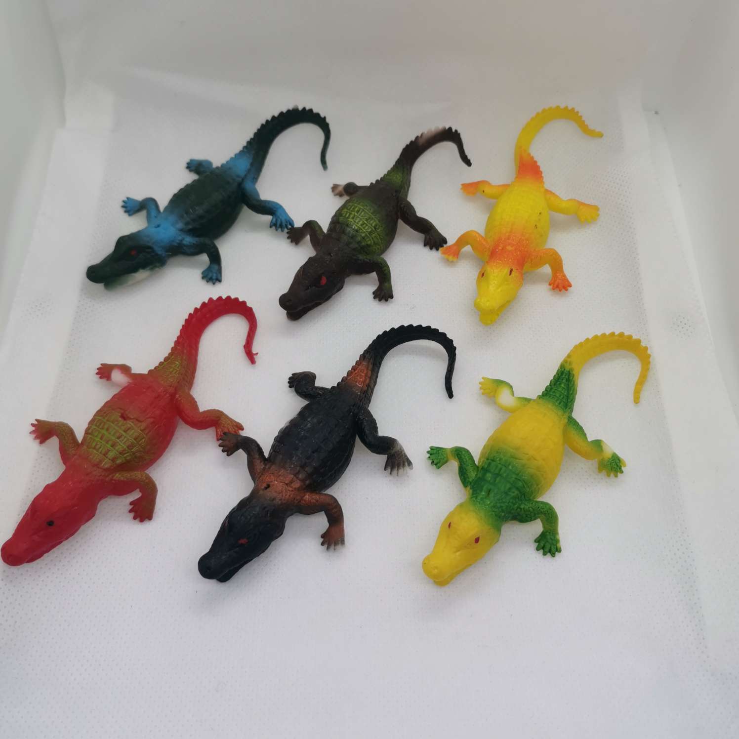 抖音热销爆款仿真动物系列网红地推夜市儿童认知玩具整蛊恐怖玩具厂家直销新款小鳄鱼产品图