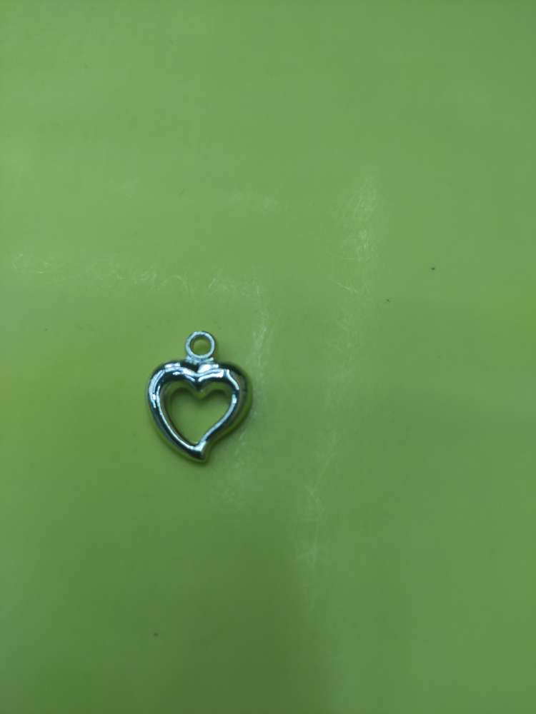 H224 Heart, Approx. 19 Mm Long, 15 Mm Wide, Aperture 2 Mm Plated White K details Picture