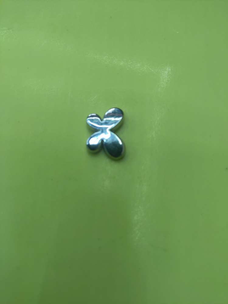 H856 butterfly-shaped straight hole, approximately 12MM in length, 17MM in width and 4MM in thickness, CCB, electroplated white k Specification image