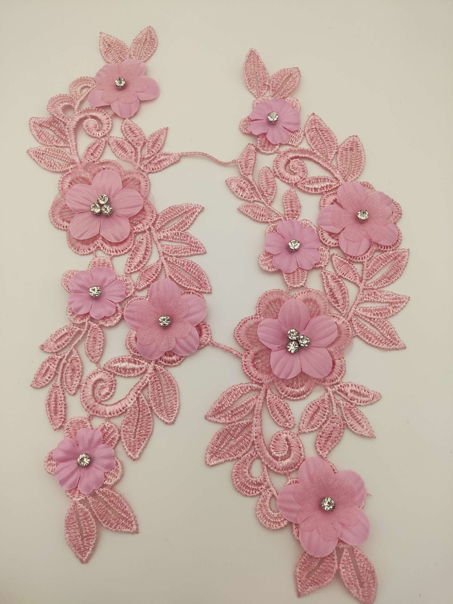 Polyester-polyester double-flower hand-stitched beaded flower clothing accessories, DIY collar flower wedding dress decoration 1-4 Application Scenario