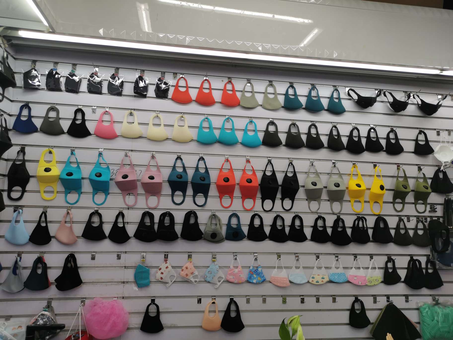 Xuanxuan Mask Factory describe pic - 1