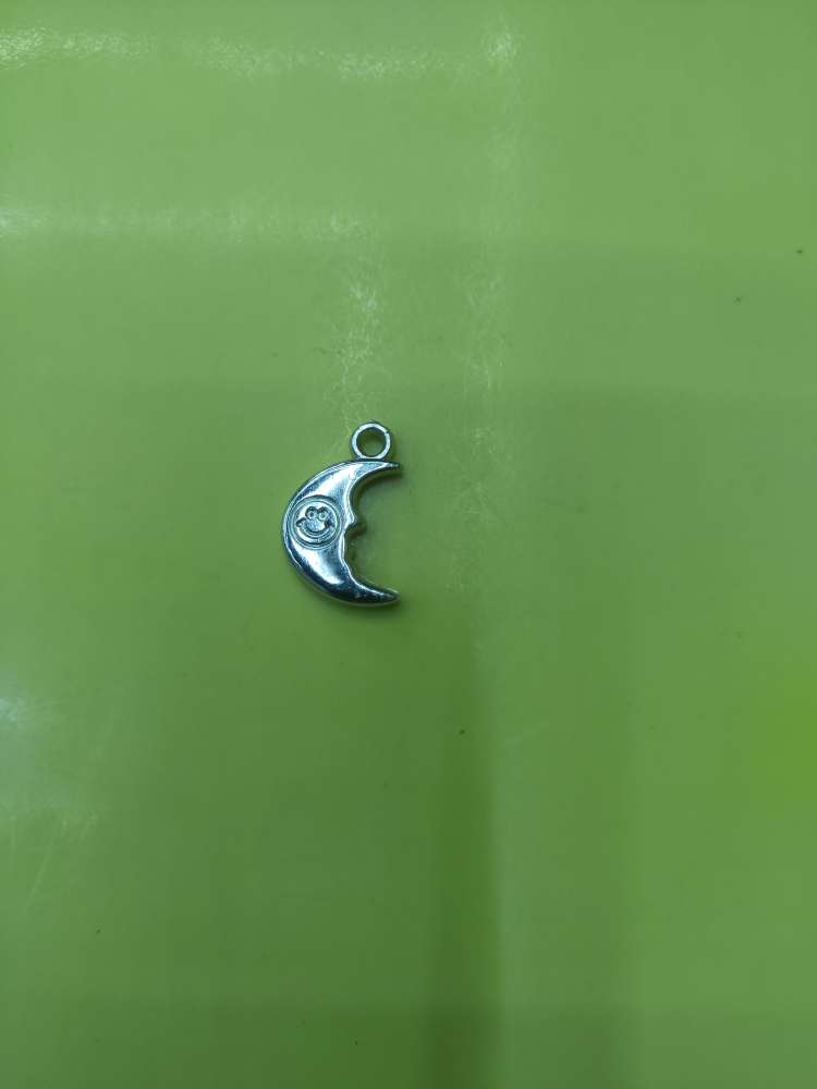 H638 moon-shaped, approximately 20MM in length, 13MM in width, 3MM in thickness, with a diameter of 2MM, electroplated white K details Picture