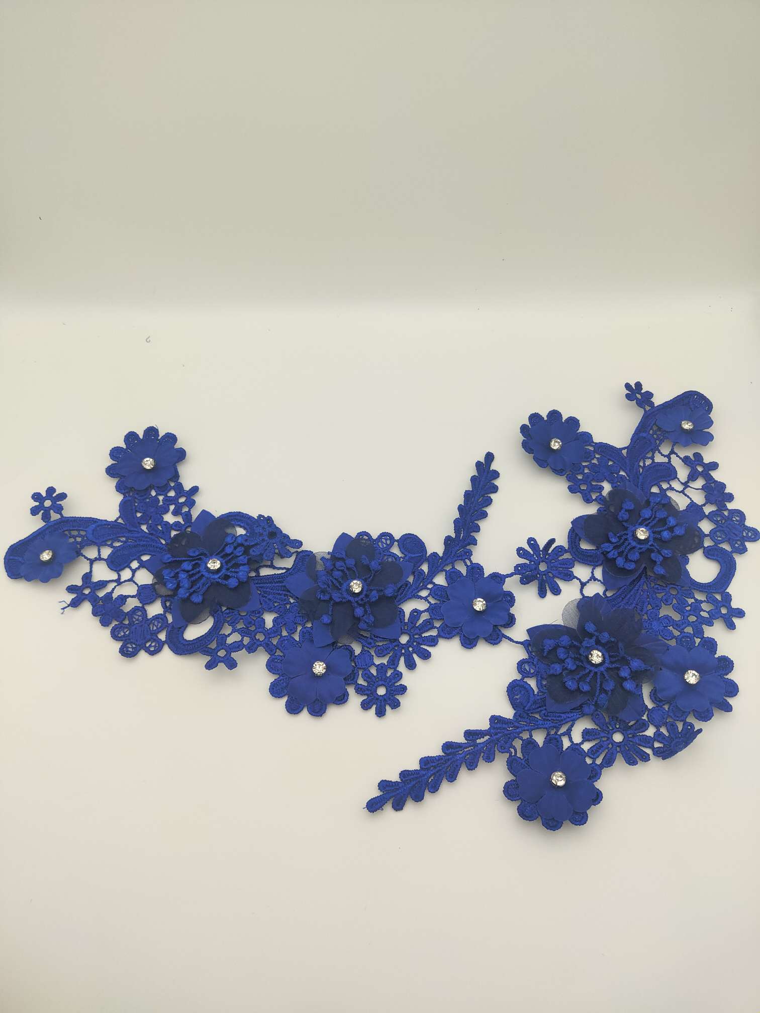 Polyester-polyester double-flower hand-stitched beaded flower clothing accessories, DIY collar flower wedding dress decoration 1-2 Application Scenario