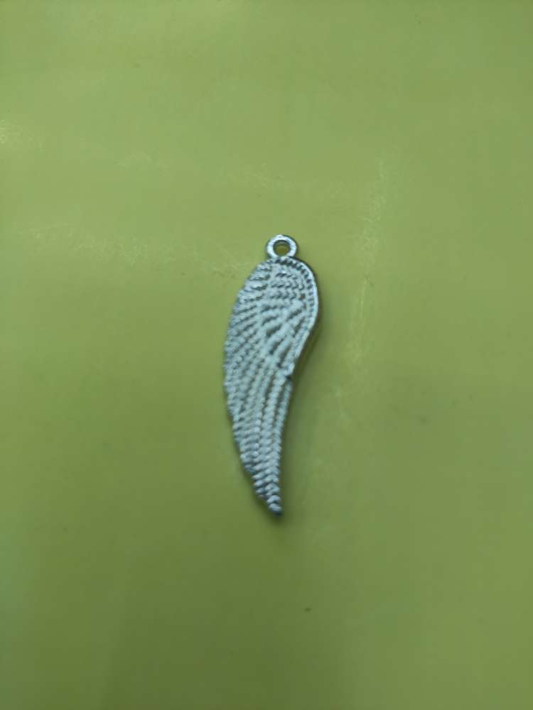 H710, approximately 38MM in length, 12MM in width, 3MM in thickness, with a hole diameter of 2MM, made of CCB material and electroplated with white k Specification image