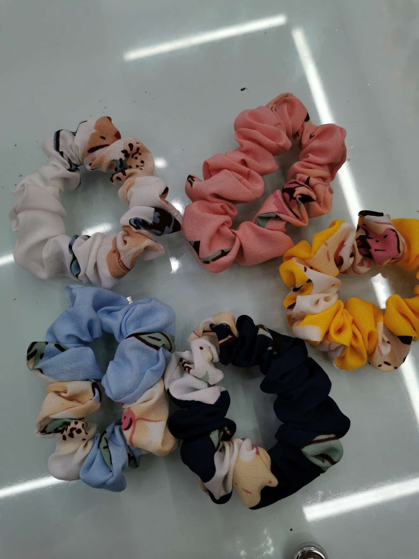 Silk hair bands thumbnail