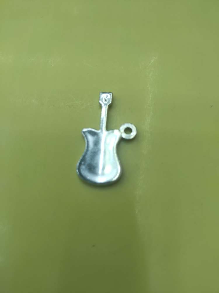 H899, approximately 31MM in length, 17MM in width, and 2MM in thickness. Hole diameter: 2MM, electroplated white k details Picture