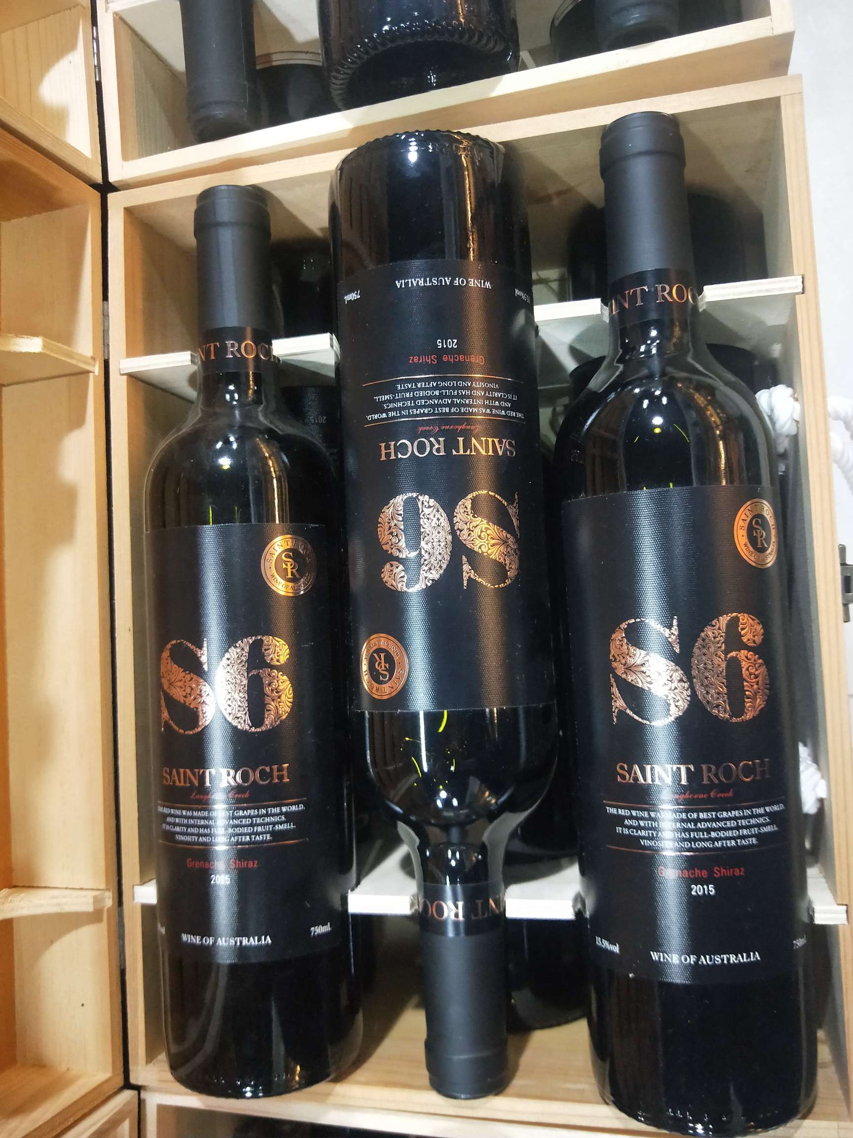 Original imported Sunnoc s6 Shiraz Cabernet Sauvignon Dry Red wine in its original bottle Application Scenario