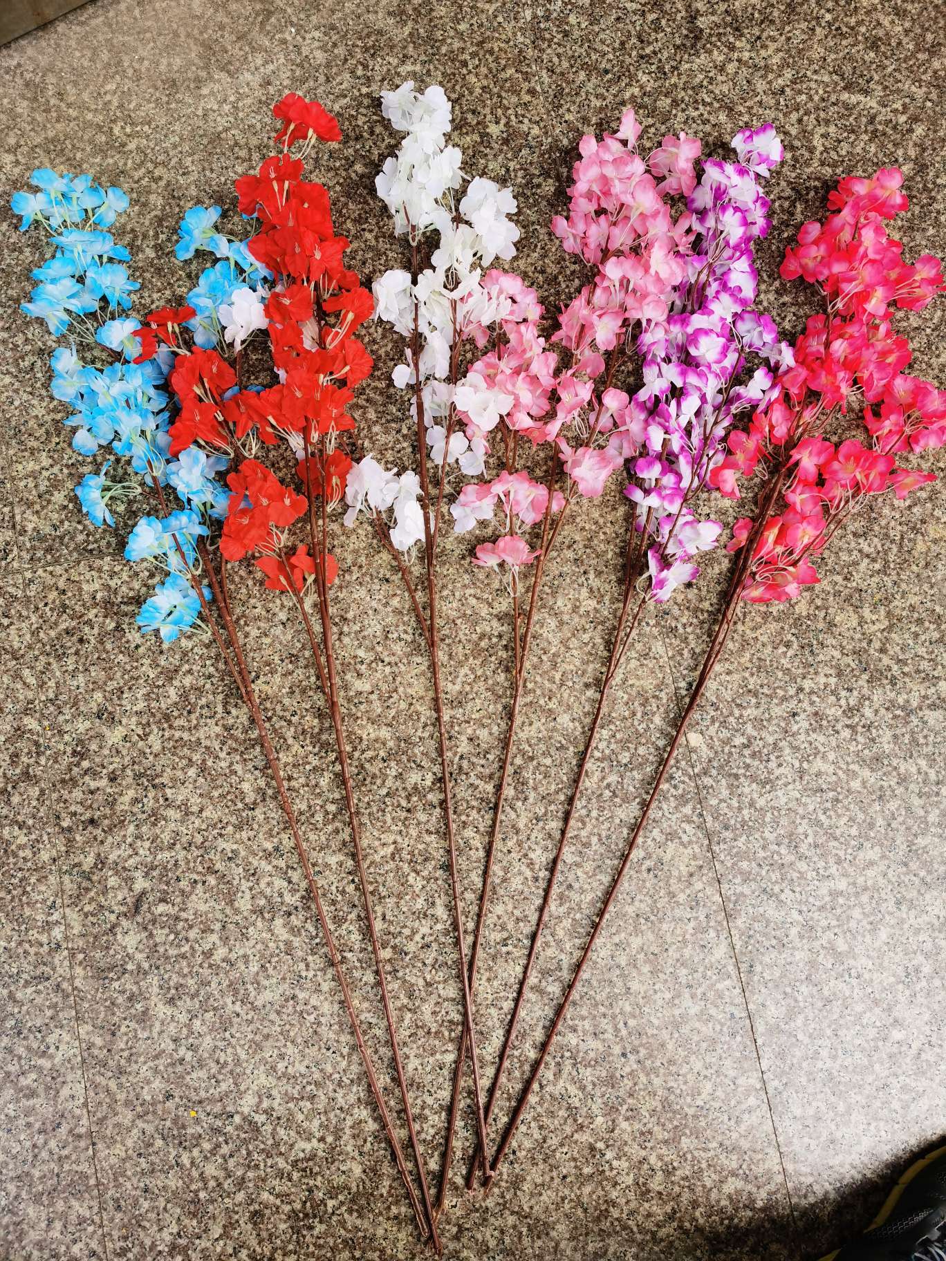 The three-pronged cherry blossom, an excellent artificial plant decoration