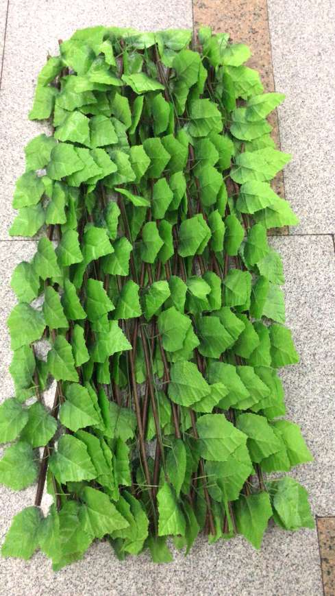 Decorative Fence With Simulated Plants details Picture