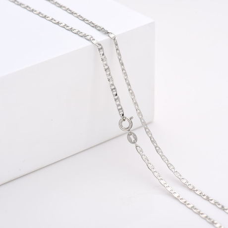 Factory direct sales of silver-plated versatile necklaces, collarbone chains, pendants with chains, and short necklaces wholesale Application Scenario