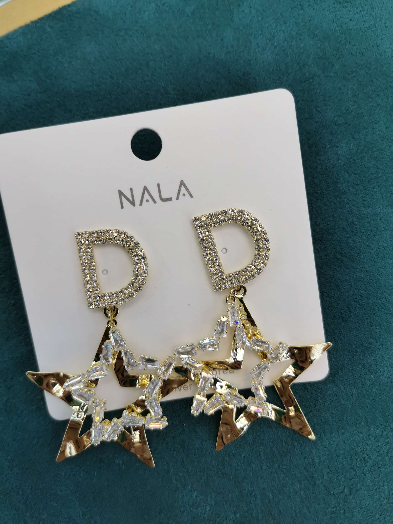 Stylish atmospheric earrings in Dongdaemun, South Korea thumbnail