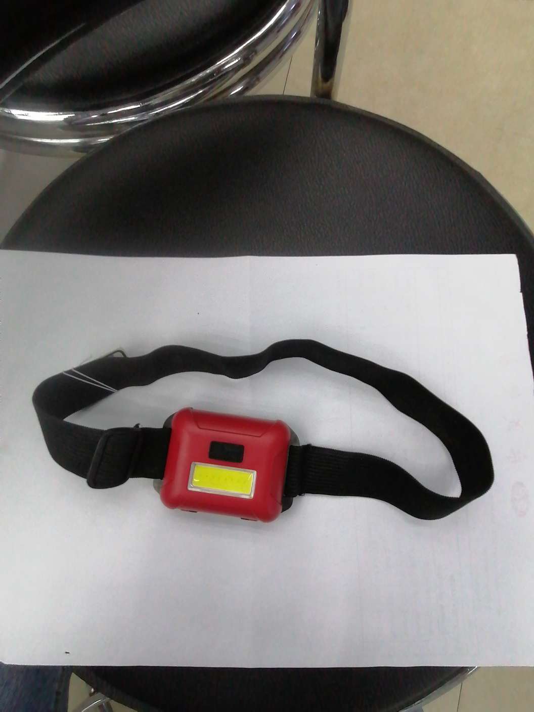 USB头灯    型号397B   材料塑料   灯泡USB   放我3节5号电池，细节图