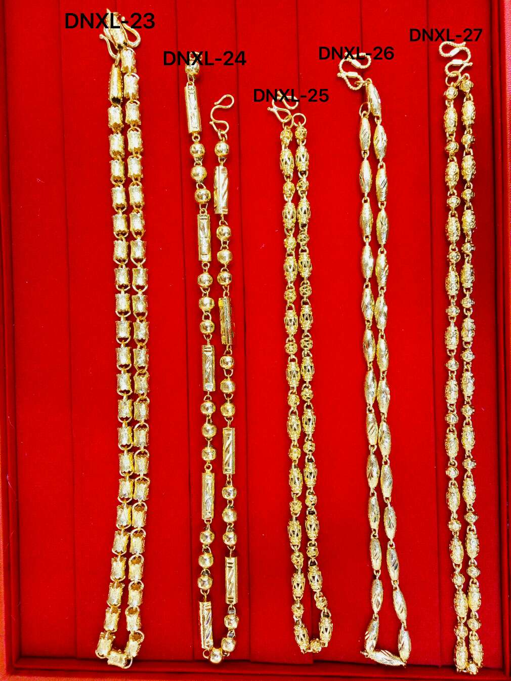 A bold and powerful men's Vietnamese sand gold necklace that never fades over time Application Scenario