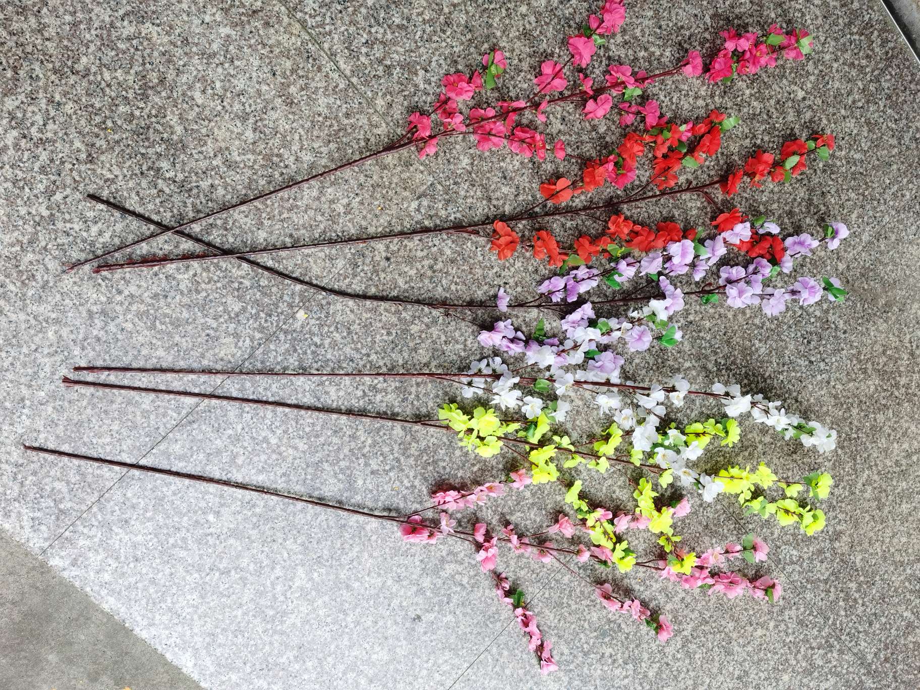 Long plum blossom branches are excellent artificial plant decorations details Picture