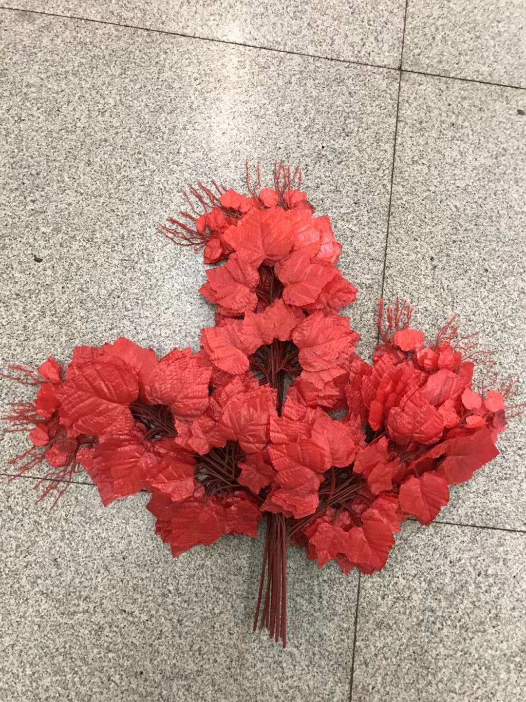 Red grape branches, an excellent artificial plant decoration details Picture