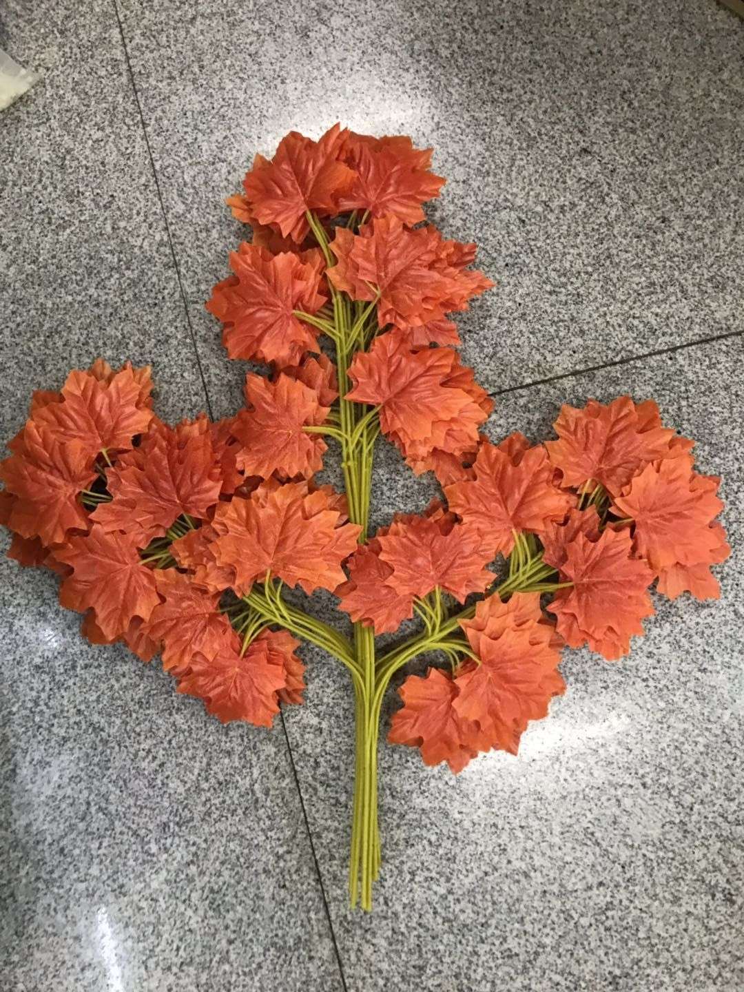 A fine artificial plant decoration, the three-pronged branch red maple