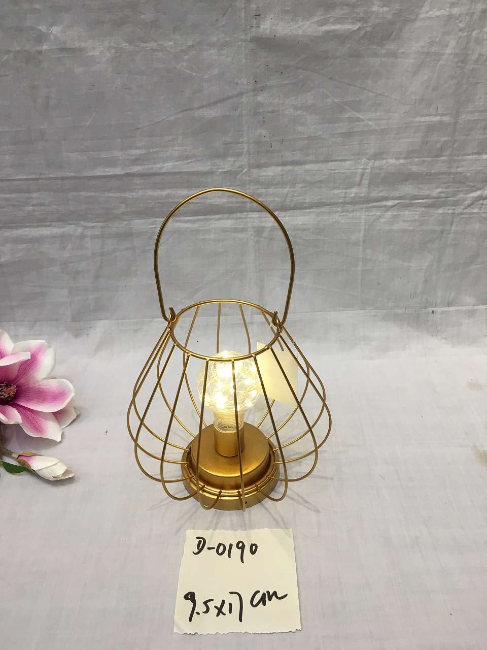 Golden lantern creative Wrought iron geometric Nordic iron home decoration decoration bedroom bedside living room teahouse cafe LED light full figure