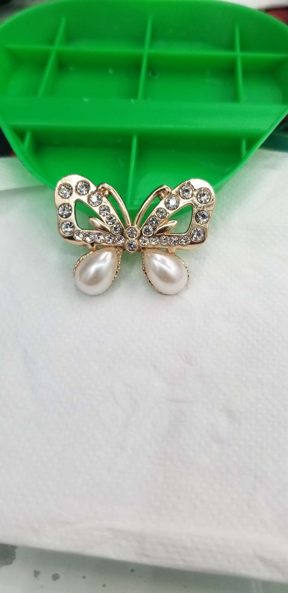 Butterfly point drill with pearl decorative buckle thumbnail