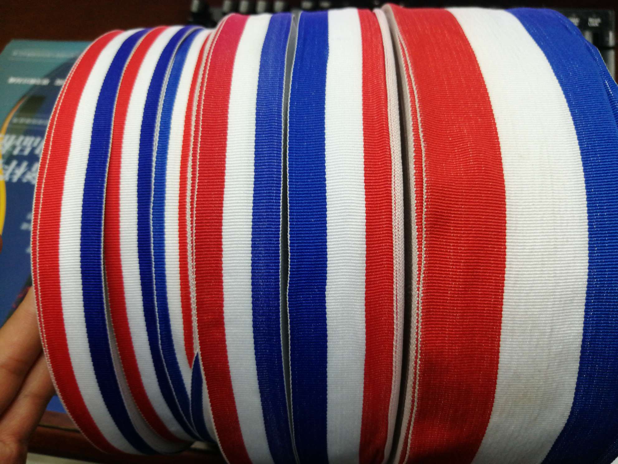 涤纶红白蓝1CM，1CM，1.5CM，2CM，2.5CM，3CM，4CM，8CM每米价格