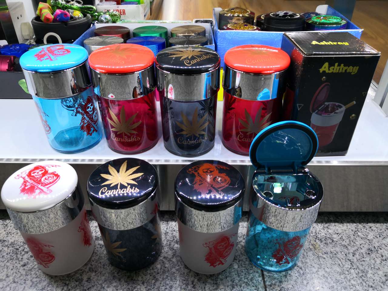 玻璃带灯车载烟缸 图案多款供选择 一件72个起做