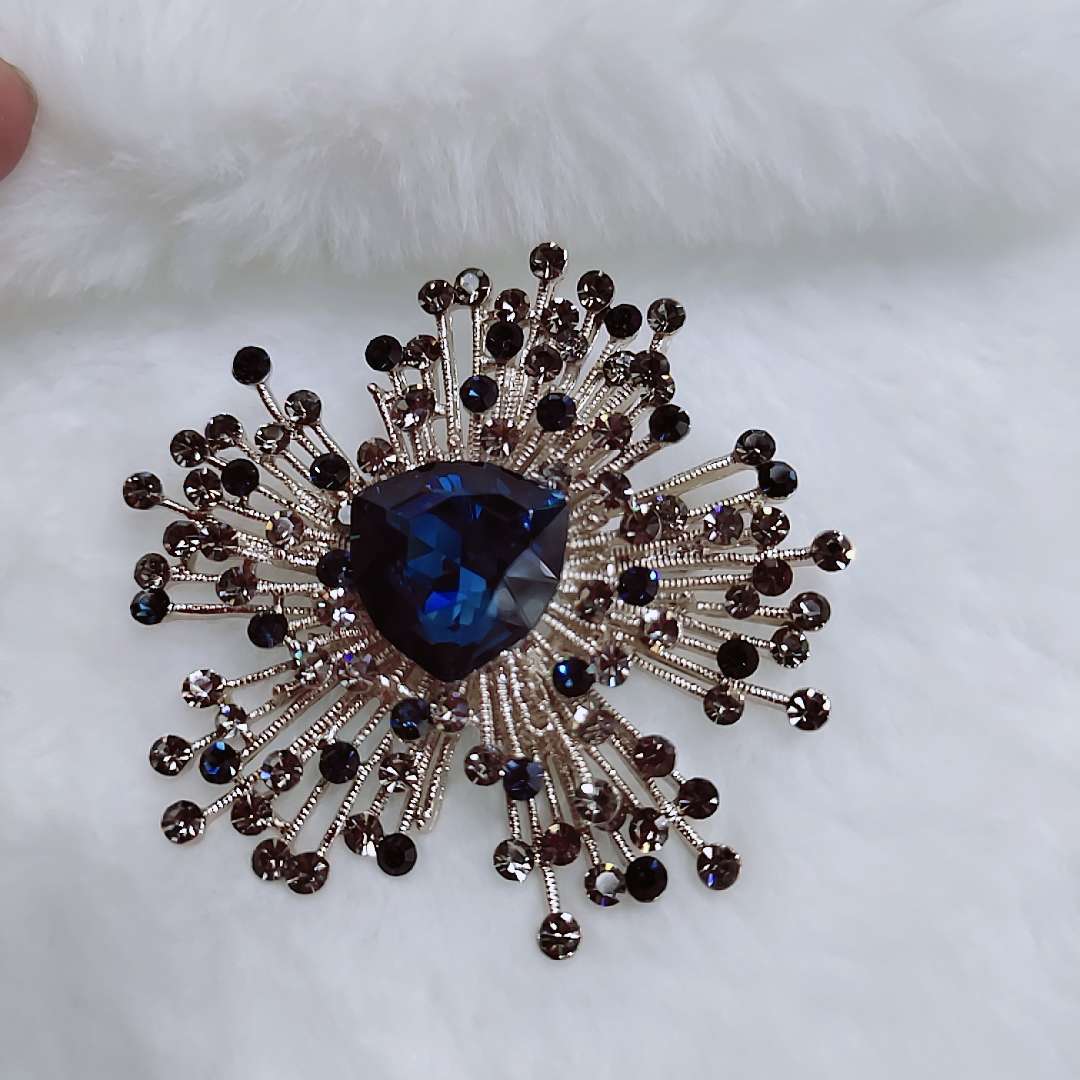 Stylish gold coffee brooch